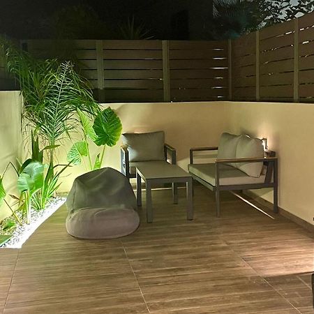 Haris White Apartment Roussospítion Екстериор снимка
