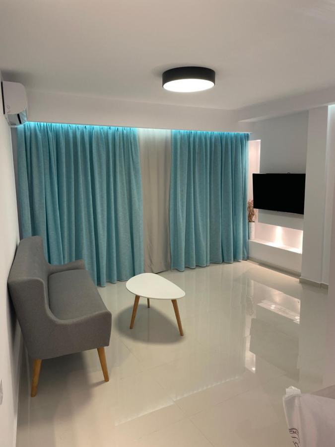 Haris White Apartment Roussospítion Екстериор снимка