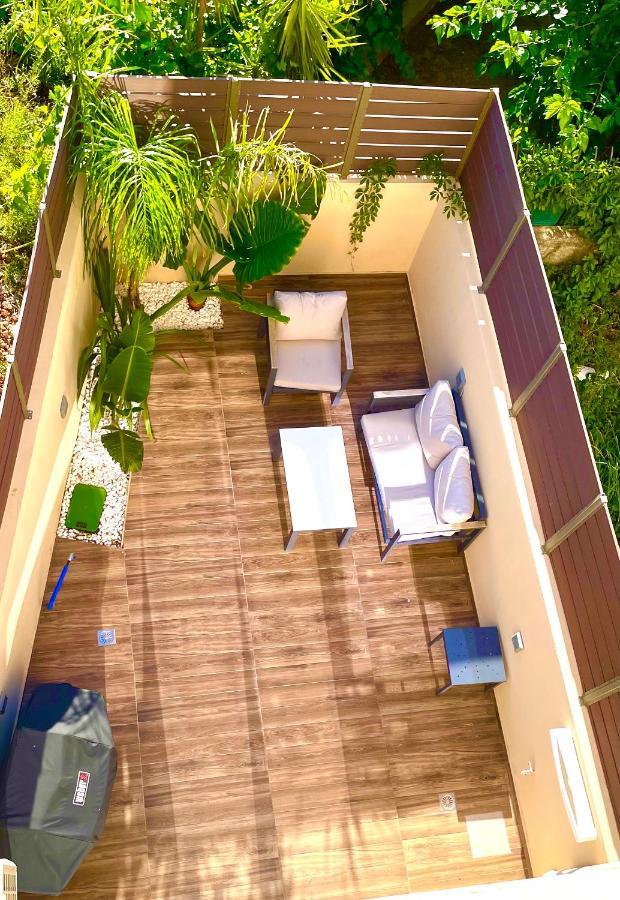 Haris White Apartment Roussospítion Екстериор снимка