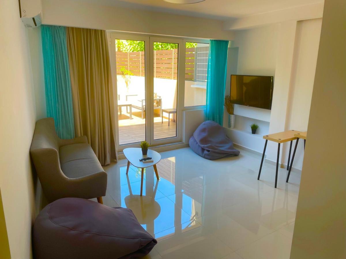 Haris White Apartment Roussospítion Екстериор снимка