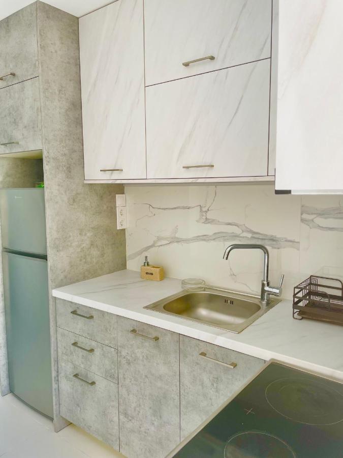 Haris White Apartment Roussospítion Екстериор снимка
